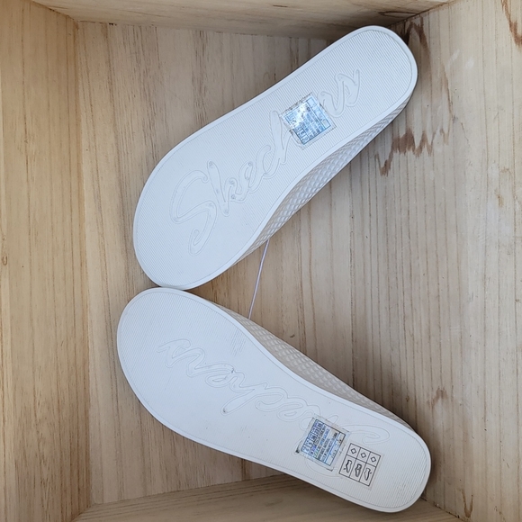 Skechers Plastic Waffle Design Open Toe Wedges - Picture 8 of 9